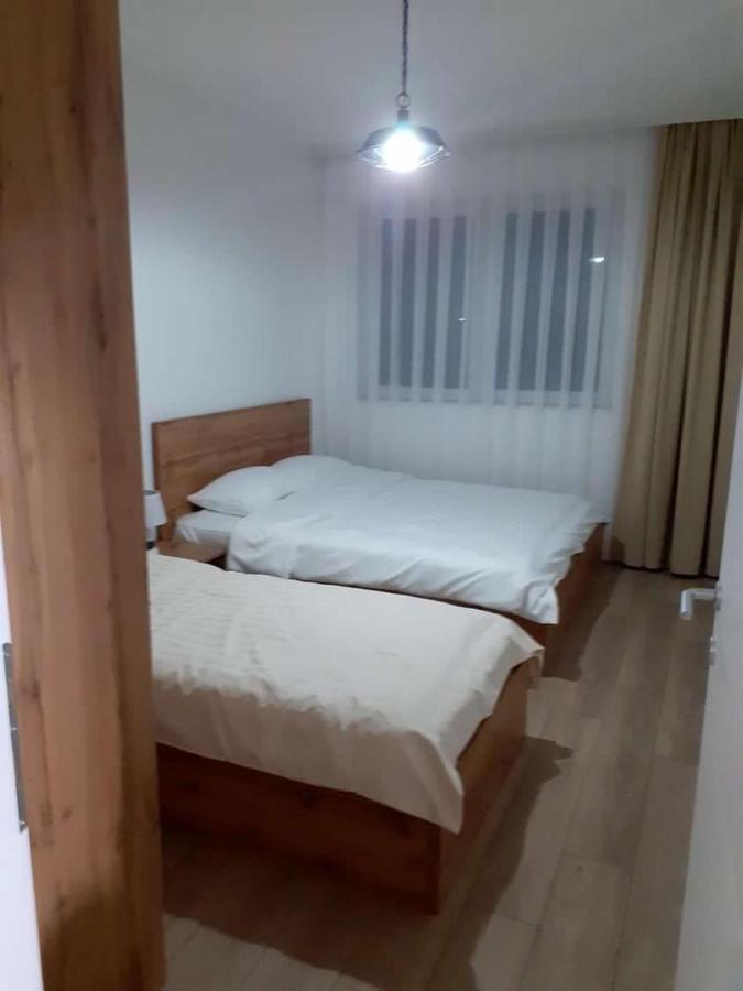 Banesa Ne Qender Te Pejes Peć Exterior foto